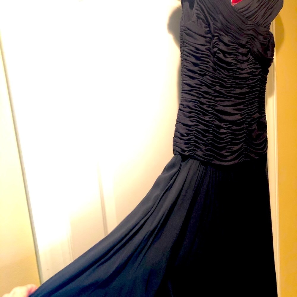 Vintage OSCAR DE LaRenta Studio, size 8, Formal gown,BLack, elegant!